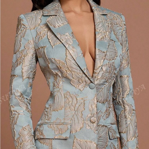 Chic Women's Blue and Cream Colored Pantsuit. Quite beautiful raised baroque. - Picture 8 of 14